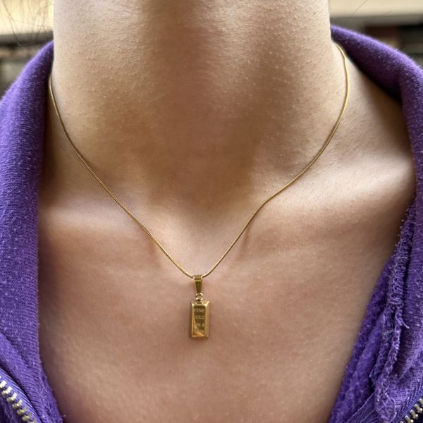 Külçe altın kolye